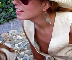 Super stars have their downblouse voyeured