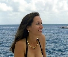 Swimming babe's bikini pulls down unbarring nip