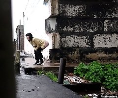 Outdoor spy cam made some shots of a peeing chick