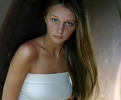 Shameless ex girlfriend posts her sex pics