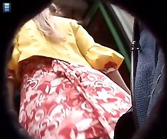 Upskirt peek in the street